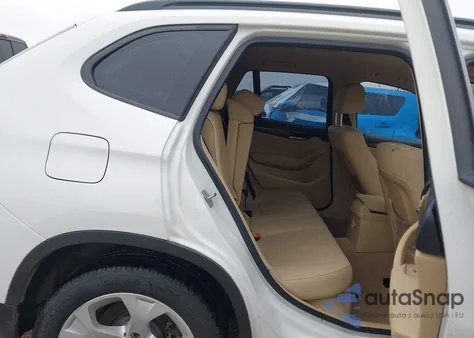 2015 BMW X1 Sdrive28I из США, поврежденный, VIN WBAVM1C50FV498555